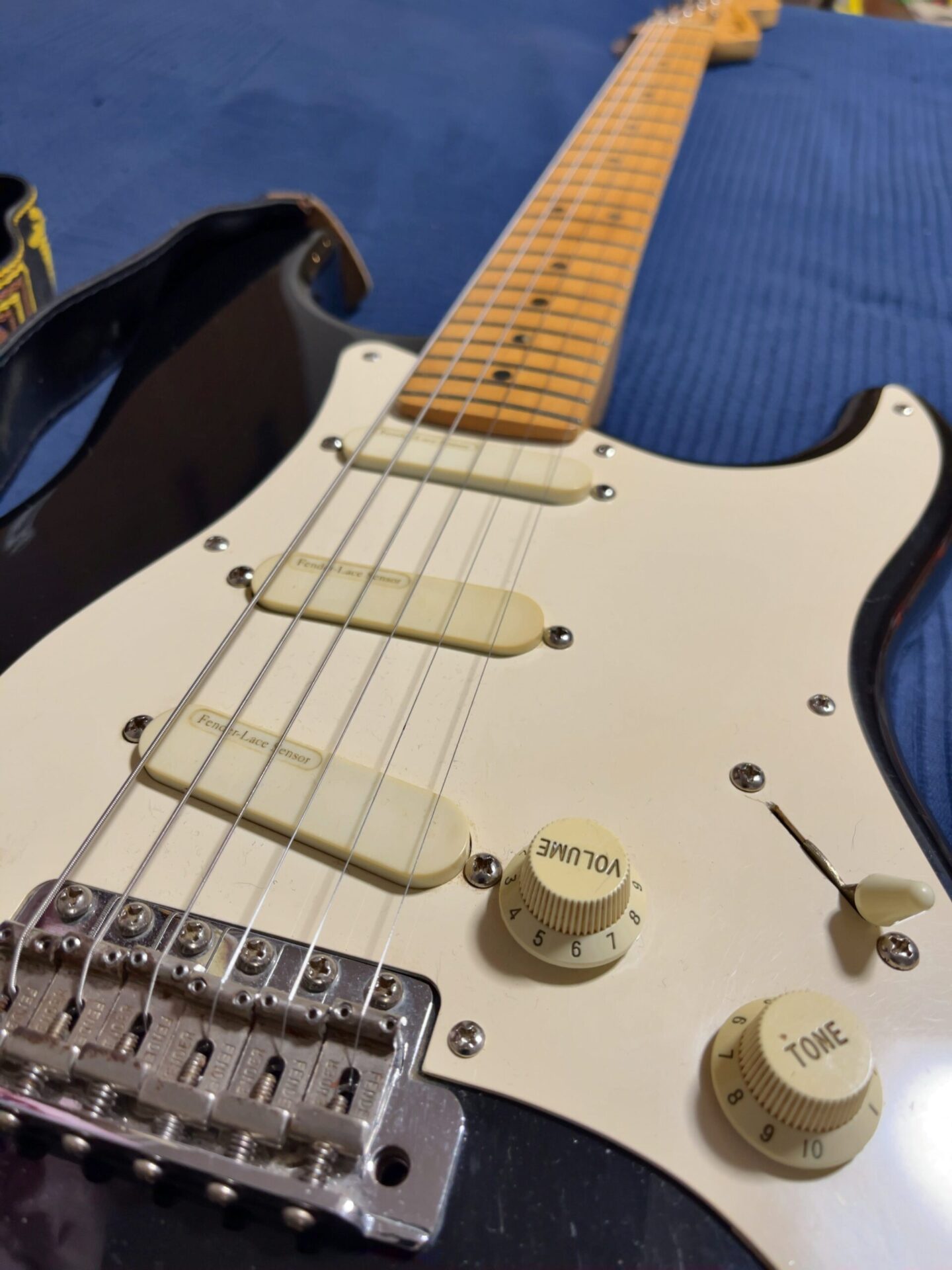 得価大特価☆Fender USA クラプトンモデル（ブラッキー）　アーム・ハードケース付☆ フェンダー